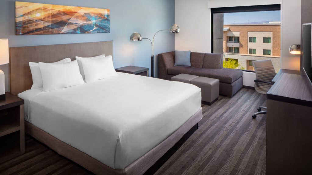 Hyatt House North Scottsdale king den room