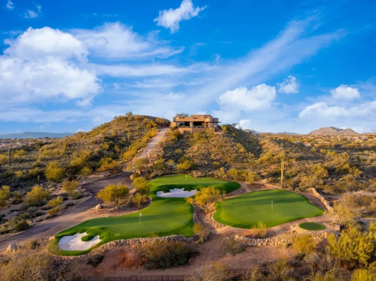 Private golf estate on a desert hilltop with its own putting greens and bunkers